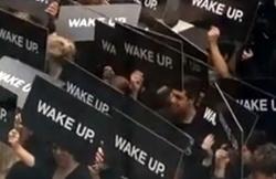 Main image of article RIM's Apple Store 'Wake Up' Flash Mob Was Just Silly