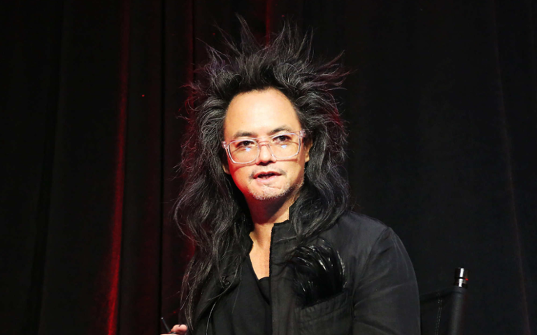 Main image of article Weekend Roundup: Skype, Samsung, a Shutdown, Shiny Things, and... Shingy?!