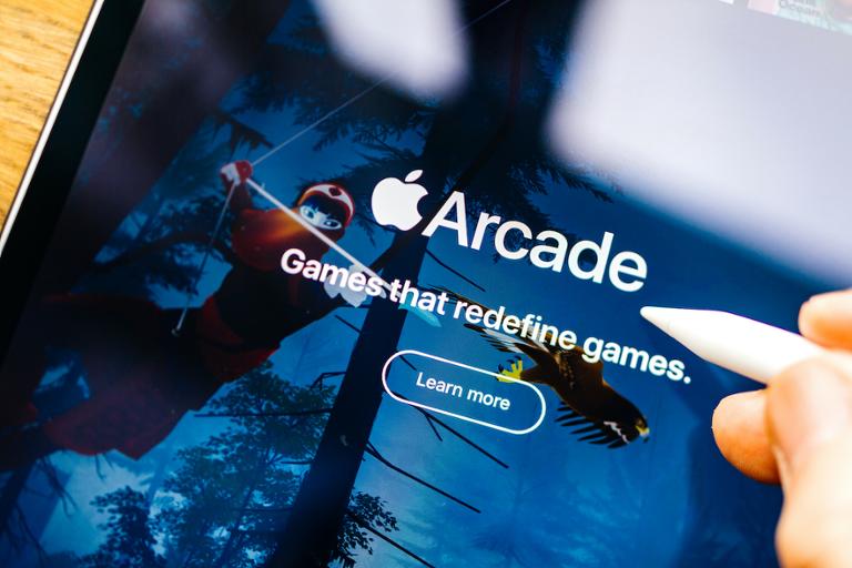 Main image of article Weekend Roundup: Apple Arcade Strategy Shift; Facebook VR Glasses