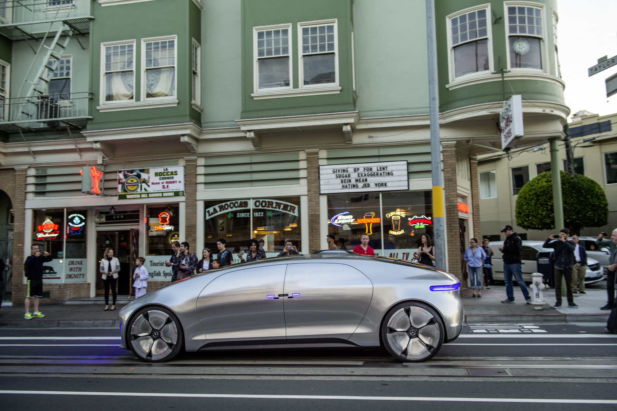 Mercedes-Benz F 015 Luxury in Motion in in San Francisco Die Vision: Mehr Lebensqualität für alle Stadtbewohner The vision: greater quality of life for all city dwellers