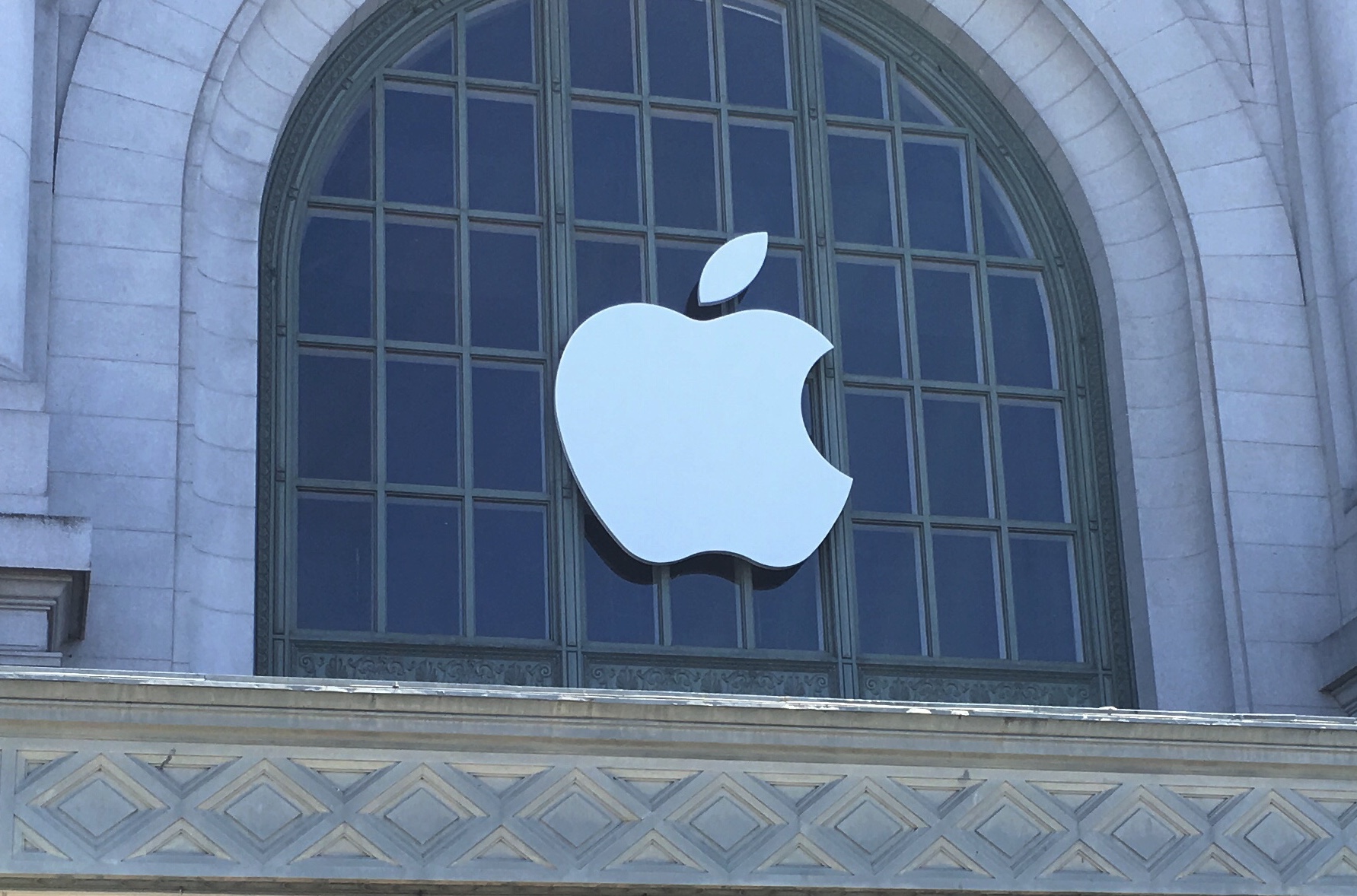 Apple Logo on the outside of an Apple Store's window